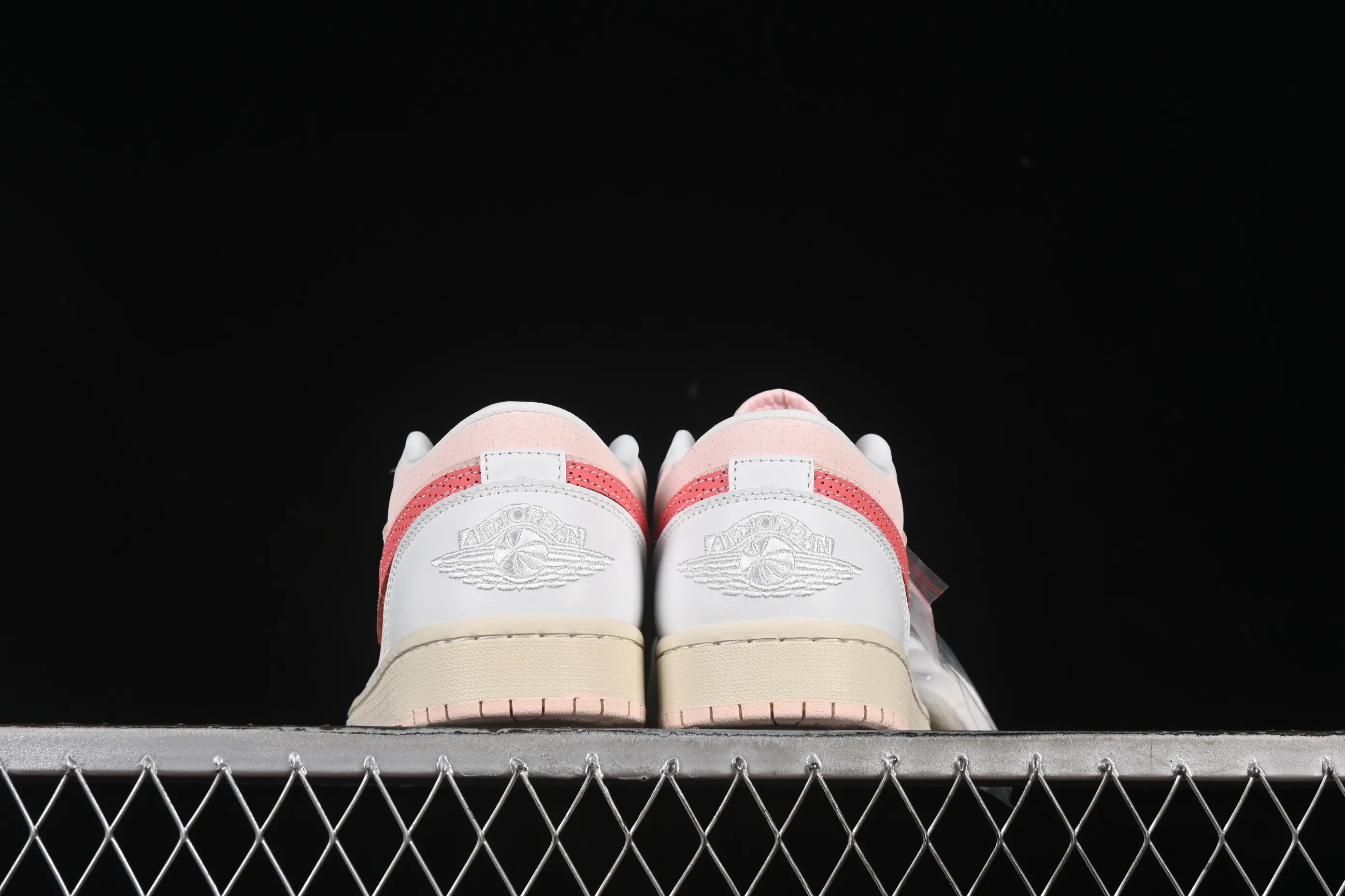 All categories Air Jordan Jordan series basketball shoes Air Jordan 1 Low Air Jordan 1 Low AJ1 Joe 1 white and pink low-top cultural and leisure sports sneakers IB8156-133